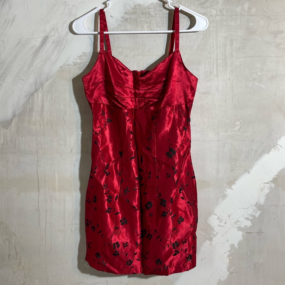 Evolution Vintage 90’s Women’s Dress
Size: 5
